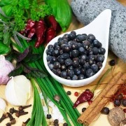 Wacholderbeeren, ganz