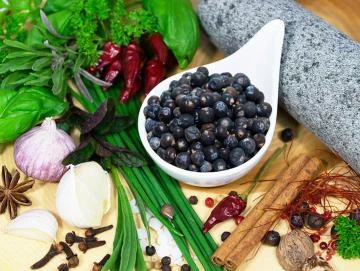 Wacholderbeeren, ganz