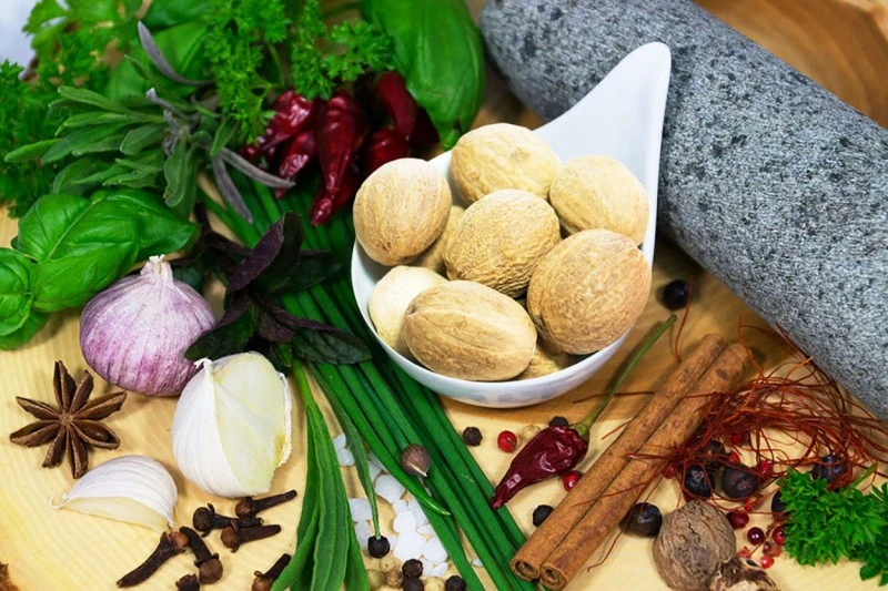 Muskatnuss (Grenada), ganz