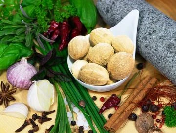 Muskatnuss (Grenada), ganz