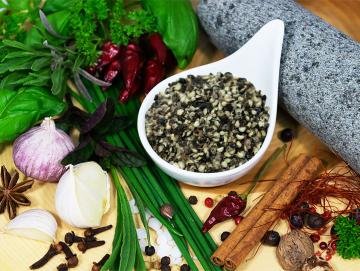 Pfeffer schwarz grob geschrotet, grober Steakpfeffer