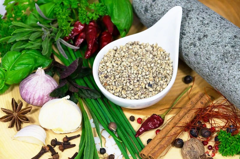 Pfeffer weiß, grob geschrotet (Steakpfeffer)